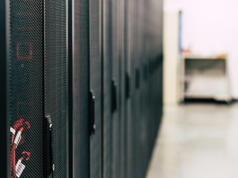 Technische Infrastruktur als Symbol für belastbare Grundlagen